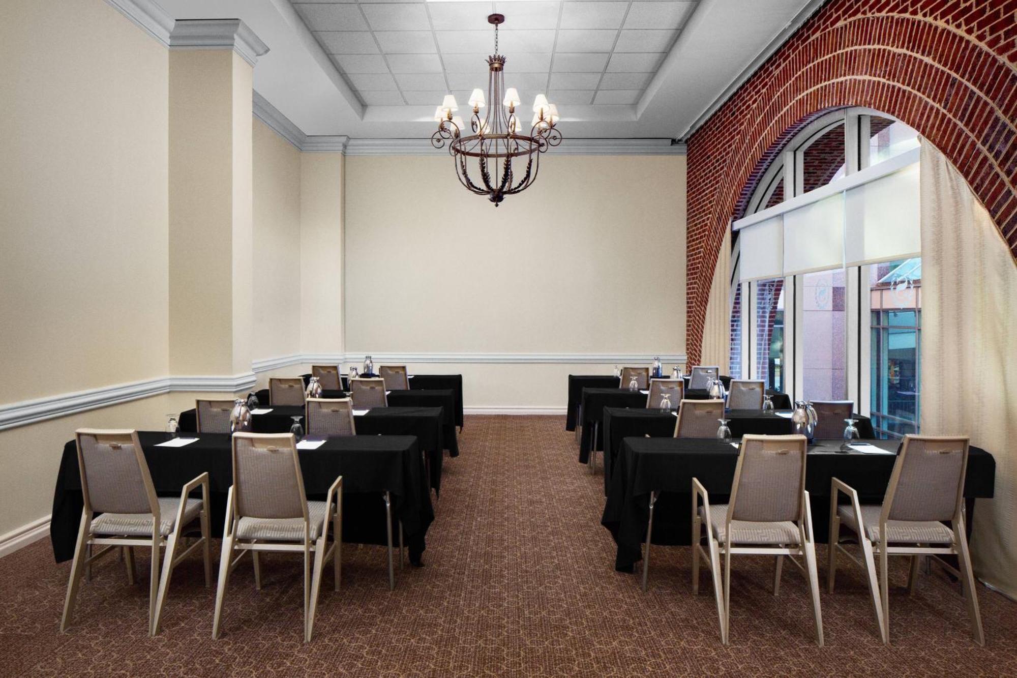 Sheraton Raleigh Hotel Buitenkant foto