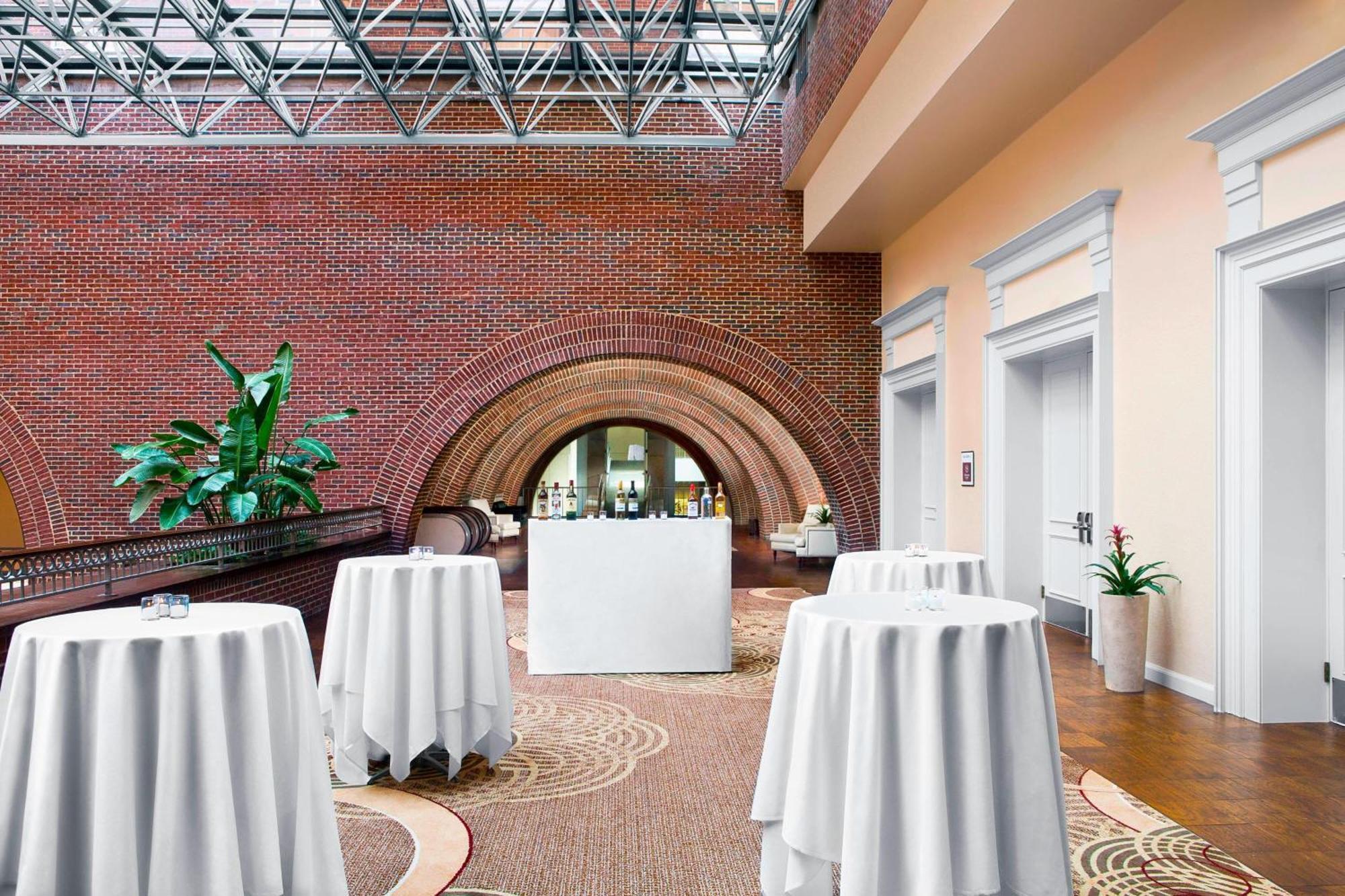 Sheraton Raleigh Hotel Buitenkant foto