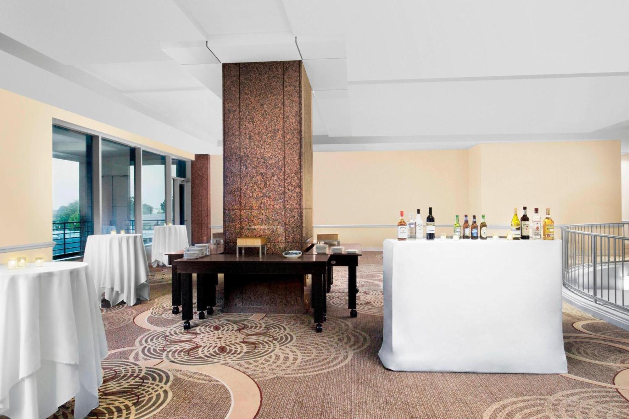 Sheraton Raleigh Hotel Buitenkant foto
