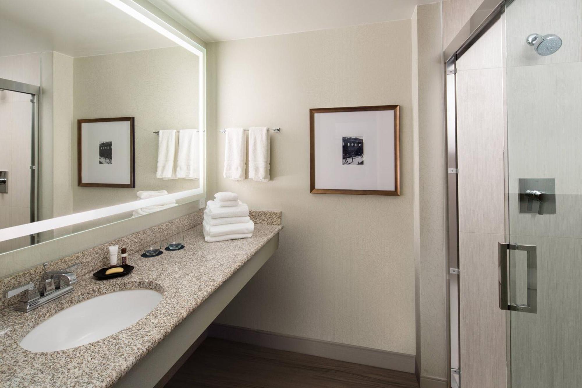Sheraton Raleigh Hotel Buitenkant foto