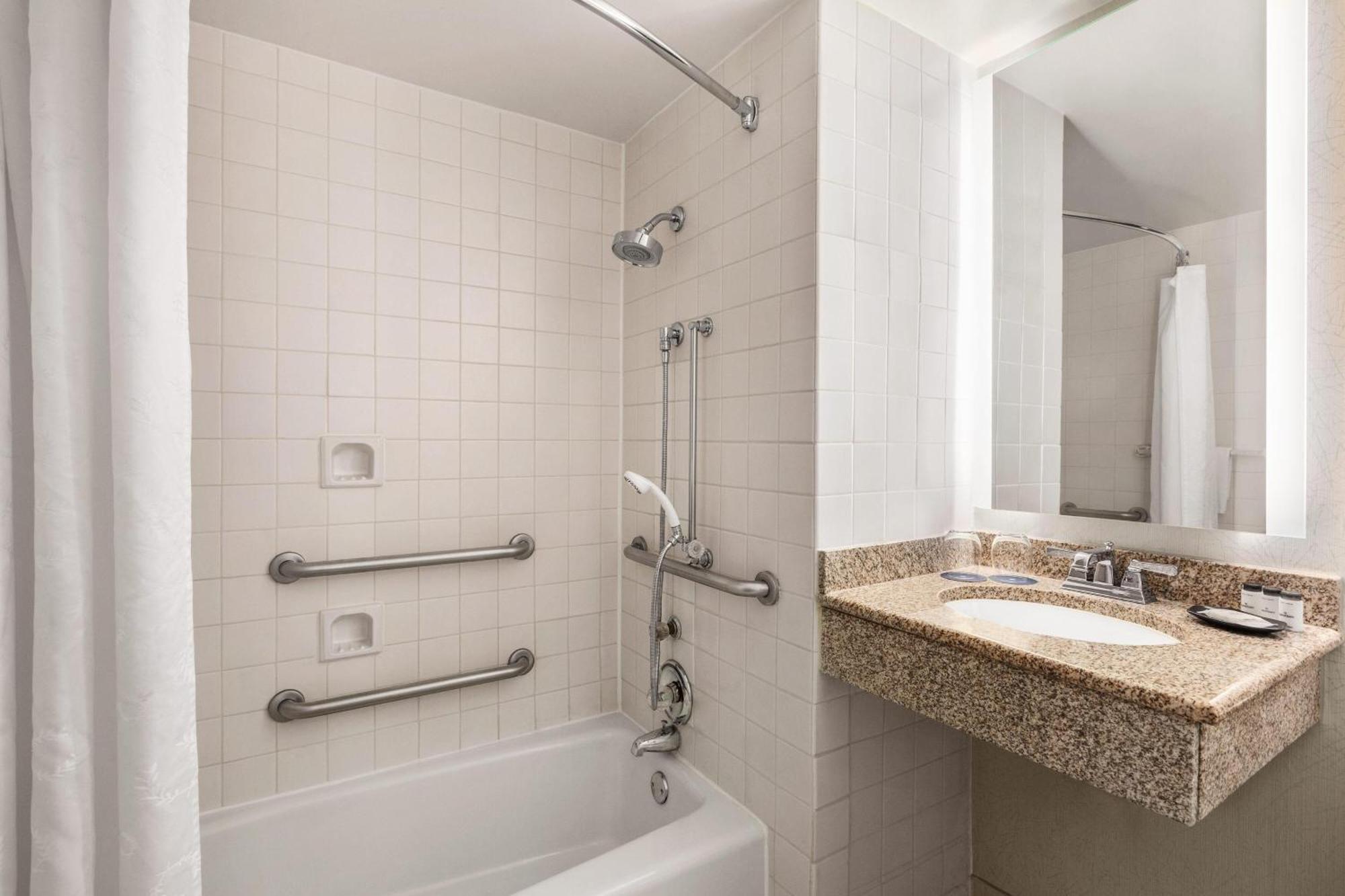Sheraton Raleigh Hotel Buitenkant foto