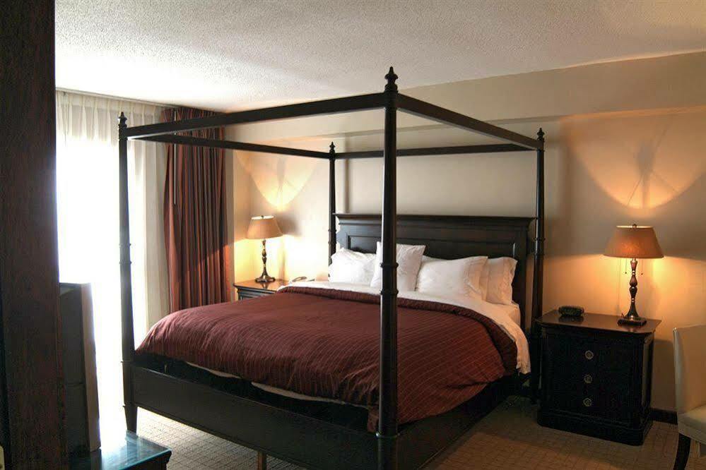 Sheraton Raleigh Hotel Buitenkant foto