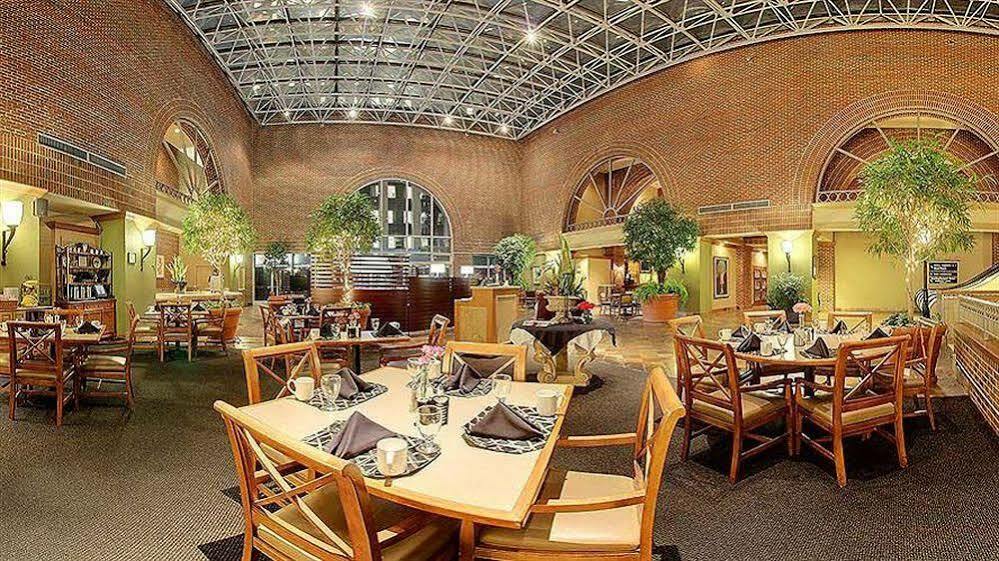Sheraton Raleigh Hotel Buitenkant foto